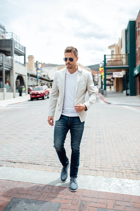 Men's Blazer and Jeans Blazer Outfits Men, Casual Chic Outfits, Mens Fashion Blazer, Stylish Mens Fashion, Corporate Outfits, Hello Fashion, Populaire Outfits, Outfit Jeans, Mens Fashion Casual Outfits