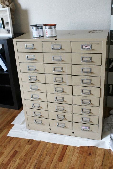 Farmhouse Style Filing Cabinet Makeover Metal Filing Cabinet Makeover, Painting Metal Cabinets, Filing Cabinet Makeover, Vintage Metal Cabinet, Vintage Filing Cabinet, File Cabinet Makeover, Metal Cabinets, Upcycle Crafts, Repurpose Furniture