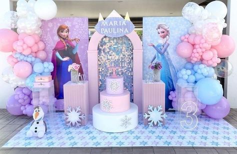 Pink Elsa Birthday Party, Frozen Balloon Garland Backdrop, Frozen Birthday Backdrop Ideas, Elsa Birthday Theme Decoration, Elsa Birthday Party Decorations Frozen Theme, Elsa Themed Birthday Party Decoration, Elsa Decorations Frozen Theme, Frozen Backdrop Ideas, Frozen Themed Birthday Party Decoration