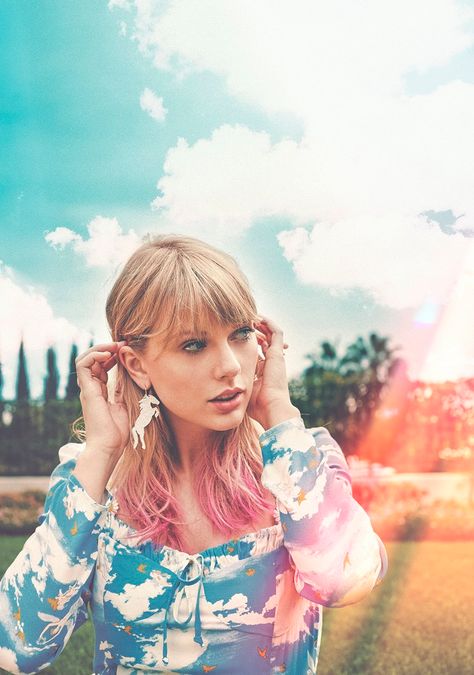 Inspired Photos, Taylor Swift Photoshoot, Taylor Swift Fotos, Swift Outfits, Miss Americana, Taylor Swift Lover, Lover Era, Swift Lyrics, Estilo Taylor Swift