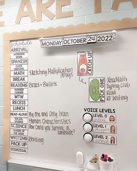 Elementary Whiteboard Setup, Schedule Board Classroom, 1st Grade White Board Ideas, Schedule On Whiteboard, Classroom Calendar On Whiteboard, Elementary Whiteboard Organization, Classroom Board Ideas Whiteboard, Classroom Whiteboard Ideas Organization, Whiteboard Schedule Ideas