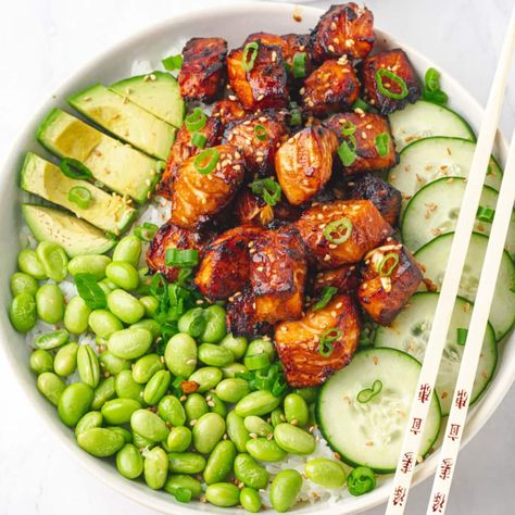 These crispy air fryer teriyaki salmon bites are marinated in a simple & healthy homemade teriyaki sauce, that's ready in 10 minutes or less. Banana Brownies Healthy, Teriyaki Salmon Bites, Easy Sausage Recipes, Brownies Healthy, Salmon Bites Recipe, Salmon Bites, Salmon Soy Sauce, Banana Brownies, Frozen Salmon