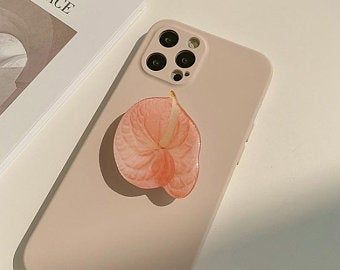 Phone flower pop socket | Etsy Flower Pop Socket, Cute Popsockets Aesthetic, Pop Socket Aesthetic, Flower Popsocket, Cute Popsockets, Apple Types, Cute Cover, Covers For Iphone, Wishlist 2024