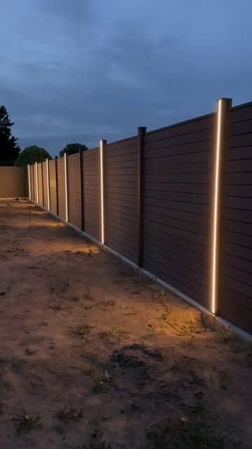 Home Design | Interior Decor | Interior Design on Instagram: "📸 by @beechway.house  FENCE  We can finally show you our fence :) The LED strips are an absolute highlight for us and make the evenings outside even cozier.  #fence #gardenfence #groja #fencelighting #privacyfence #privacy #fencesystem #gardendesign #fenceideas #terrace #lounge #gardenlounge #gardenfurniture #terracefurniture #artelia #arteliadesign #myartelia #blackwindows #rothbau #hue #led" Small Yard Lighting Ideas, Lights On Vinyl Fence, Fence Lighting Ideas Backyards, Terrace Lounge, Privacy Fence Ideas, House Fence, Terrace Furniture, Home Design Interior, Fence Lighting