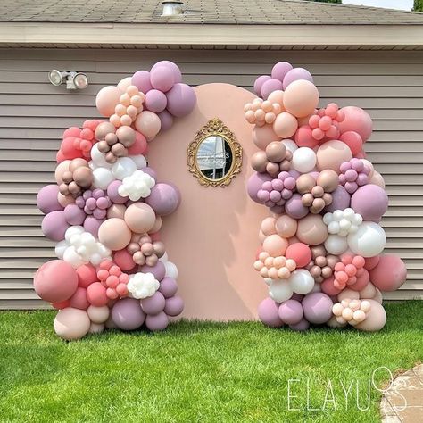 Princess 1 Year Birthday Party, Disney Princess Party Balloons, Princess Balloon Backdrop, Princess Balloon Arch Ideas, Princess Party Balloon Arch, Disney Princess Balloon Arch, Princess Theme Backdrop, Princess Balloon Arch, Princess Balloon Garland