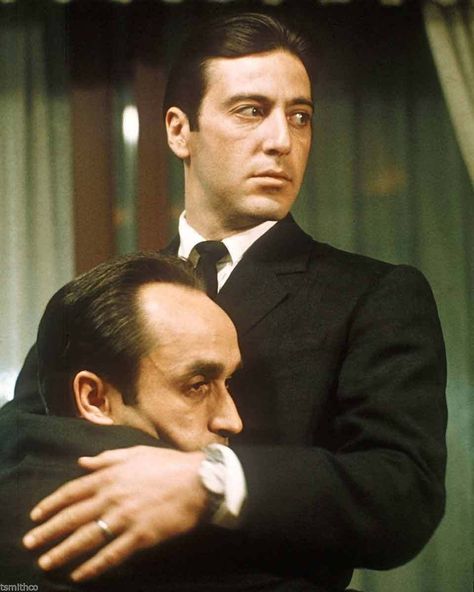 John Cazale and Al Pacino in ‘The Godfather Part II’ Fredo Corleone, John Cazale, Godfather Part 1, Mafia Movies, Al Pacino Scarface, Beautiful Movies, Corleone Family, Carlo Gambino, Michael Corleone