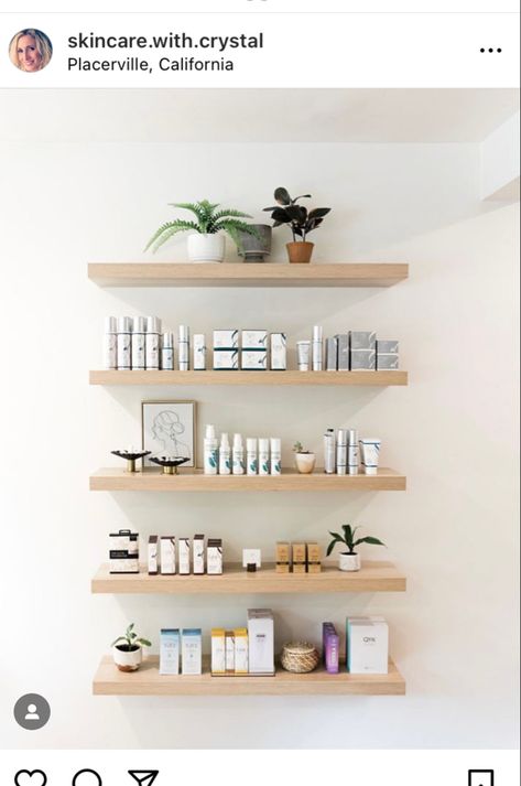 Skin Care Retail Display, Skincare Product Display Retail, Esthetician Retail Display, Spa Retail Display, Salon Retail Display Ideas, Beauty Product Display, Skincare Pics, Salon Retail Display, Spa Reception Area