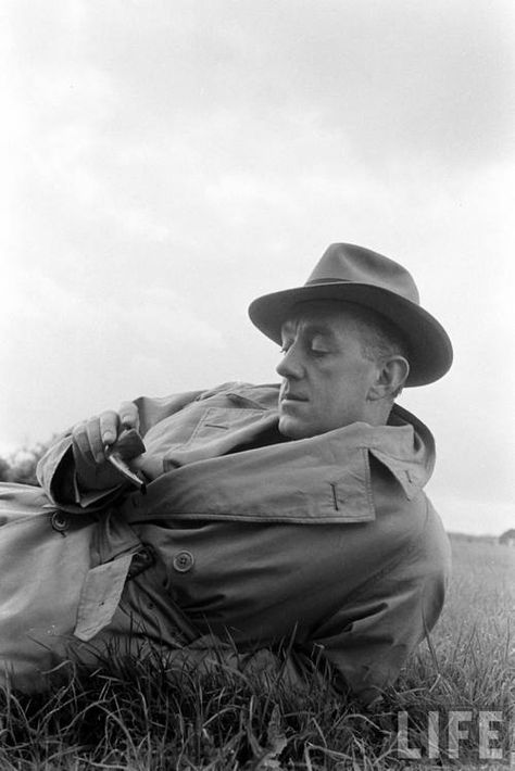 Alec Guinness. Alec Guinness, Classic Actors, Classic Film Stars, Lawrence Of Arabia, Star Wars 1977, Leading Men, Actors Male, Hollywood Actors, Cap Fits