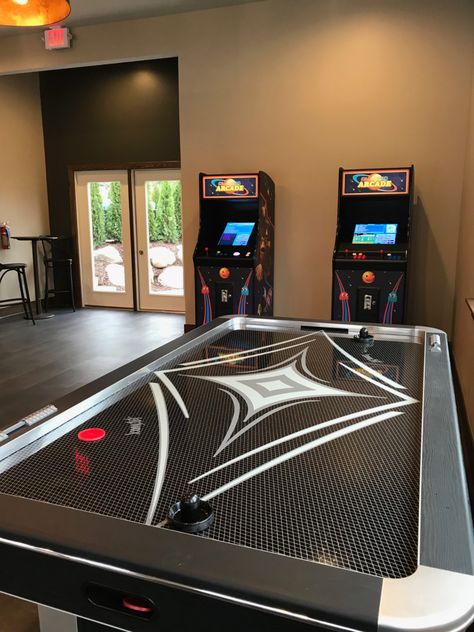 Indoor Gaming Room, Games Room Ideas Family, Air Hockey Table Game Room, Air Hockey Game Room, Arcade Room In House, Home Arcade Room, Home Game Room Ideas, Game Room Ideas Family, Luxury Gaming Room