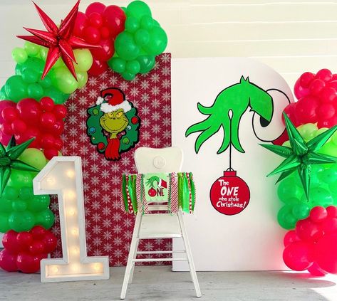 Grinch Birthday Balloon Arch, How The Grinch Stole Christmas First Birthday, He’s A Mean One Birthday, Grinch Birthday Party 1st, Grinch Christmas Birthday Party, The Grinch Themed Birthday Party, Grinch Birthday Backdrop, How The Grinch Stole Christmas Birthday Party, One Year Old Grinch Birthday