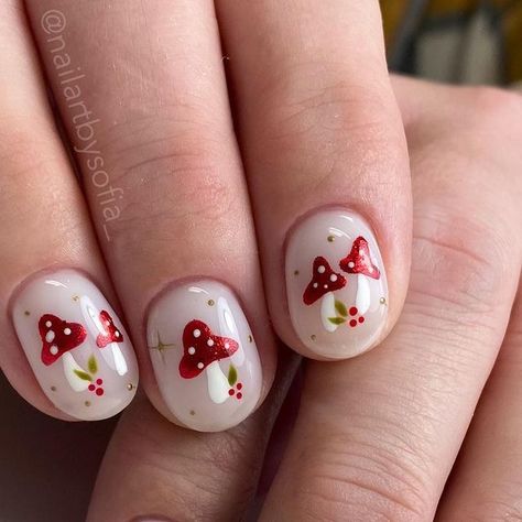 Mushroom Nails Almond Shape, Nail Designs With Mushrooms, Mushrooms On Nails, Cottagecore Nails Mushroom, Nail Mushroom Art, Cute Short Mushroom Nails, Mushrooms Nails Design, Cottage Core Nails Simple, Spring Cottagecore Nails