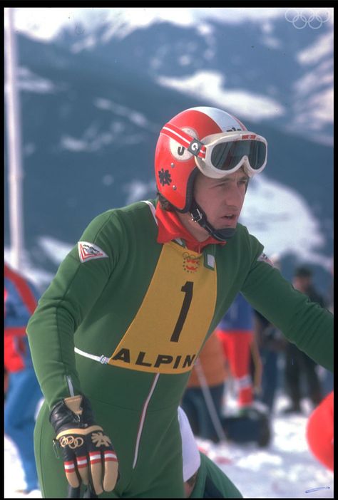 Franz Klammer - Innsbruck 1976, Sarajevo 1984 - Alpine ski racer - gold medalist at the 1976 Winter Olympics in Innsbruck, winning the downhill at Patscherkofel in dramatic fashion. He won 25 World Cup downhills, including four on the Hahnenkamm at Kitzbühel. Sporting Legends, Dramatic Fashion, Ski Racing, Retro Ski, Ski Posters, Ski Outfit, Olympic Athletes, Sports Hero, Alpine Skiing