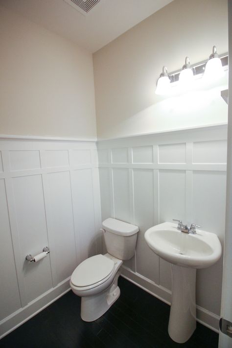 Affordable Board and Batton Bathroom Wainscoting Ideas, Do It Yourself Quotes, Batten Diy, Bathroom Wainscoting, Bathroom Renovation Diy, Basement Remodel Diy, Board Batten, Smart Tiles, Bad Inspiration