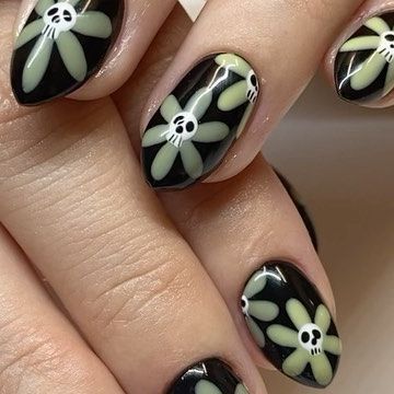 Shay Birch on Instagram: "I can’t wait for Halloween themed nails! 😭 Inspired by thee talented @thenailritual ❤️‍🔥 . . . . . . . . . . . . . . #halloweennails #fallnails #naileditwithshay #utah #nails #ogden #nailart #blacknails #floralnails #skull" Halloween Flower Nails, Pre Halloween Nails, Skull Nail Ideas, Skull Halloween Nails, Skull Flower Nails, Nature Inspired Nail Art, Tombstone Nails, Short Nails 2024 Trends, Boho Halloween Nails