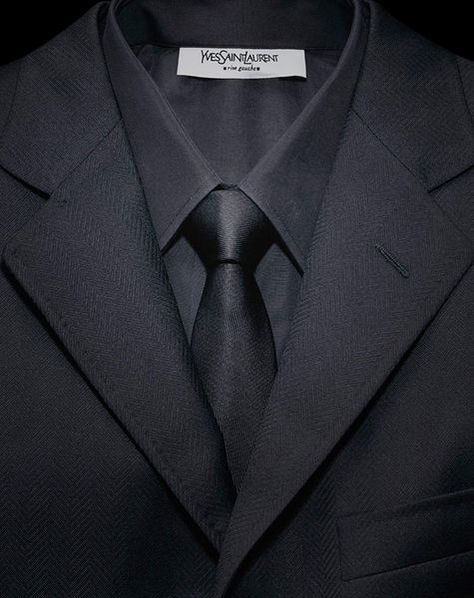 Modernize traditional men's funeral attire by substituting a classic white shirt with a black one. Outfits Hombre, Herren Outfit, Sharp Dressed Man, Black Suit, Well Dressed Men, Gentleman Style, Black Suits, Suit And Tie, Classic Man