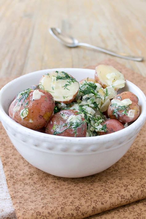 This is the best recipe out there for showcasing garden-fresh new potatoes. It makes the potatoes the star of the show. #potatoes #dill #vegetarian #sidedish via @cookthestory Boiled Potatoes Recipe, Dill Potatoes, Best Potato Recipes, Potato Appetizers, Dill Recipes, New Potatoes, Potato Bites, Creamed Potatoes, Potato Recipe