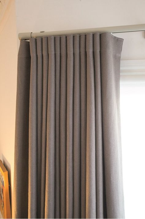 Track Curtains, Long Curtains Living Room, Bay Window Curtain Poles, Bay Window Blinds, Curtains Uk, Wave Curtains, Curtain Headings, Blinds Curtains, Aluminum Blinds