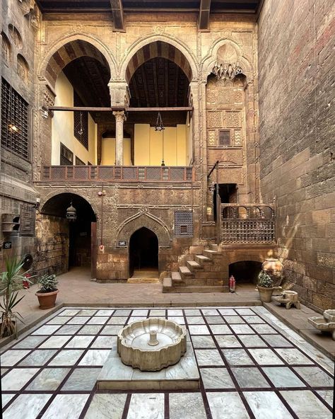 Old Moroccan Houses, Ancient Middle Eastern Architecture, Ancient Arabian Architecture, Persian Architecture Modern, Ancient Egypt House, Qatar House, Middle East Architecture, Middle Eastern Architecture, Egyptian House