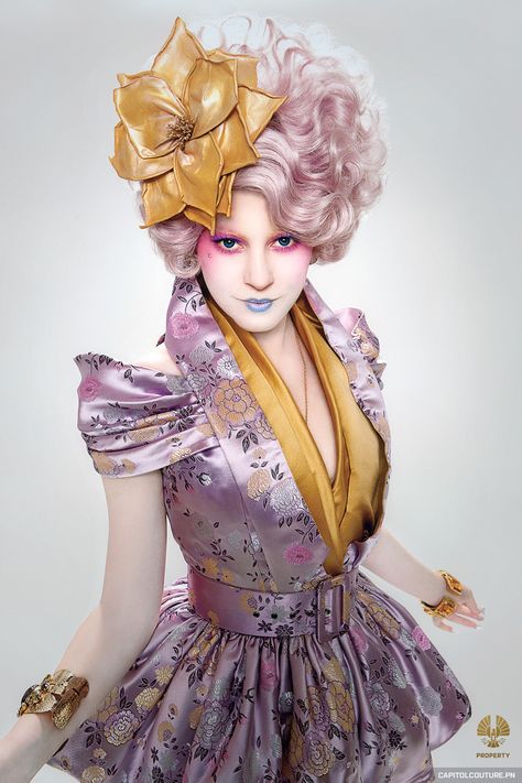 Effie Trinket Effie Trinket Costume, Hunger Games Effie, Hunger Games Capitol, Hunger Games Costume, Capitol Couture, Hunger Games Fashion, Effie Trinket, Drag Make-up, Lumpy Space