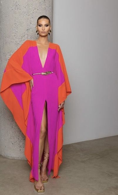 Halston Kaftan, Lux Loungewear, Kimono Fashion Summer, Kaftan Designs, Mode Abaya, فستان سهرة, Looks Chic, Kebaya, Colorful Fashion