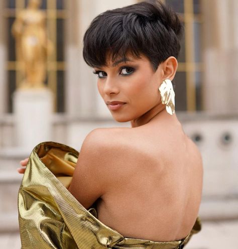 Miss France 2024 Pageant Winner Faces Public Backlash Over Her Short Hair Hally Berry, Shoulder Haircut, Boho Bridal Hair, Miss France, Short Hair Pixie Cuts, Chin Length Hair, Best Wedding Hairstyles, Short Wedding Hair, Wedding Hair Down