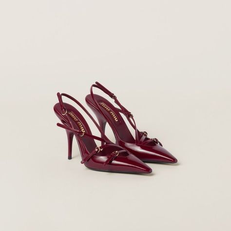 𝐒𝐀𝐅.🝮 on X: "These cherry red MiuMiu buckle sling-backs are what I dream of at night. https://t.co/05wkR0WdBI" / X Miu Miu Heels, Dr Shoes, Shoes Heels Classy, Heels Classy, Fancy Shoes, Shoe Inspo, Aesthetic Shoes, Red High, Slingbacks