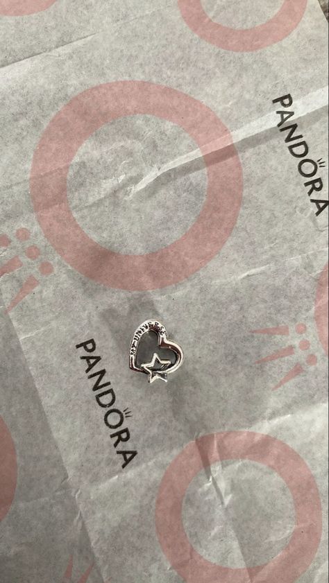 Pandora Star Bracelet, Pandora Heart Charm, Pandora Bracelet Charms Ideas, Xoxo Jewelry, Girly Bracelets, Pandora Bracelet Designs, Septum Piercings, Honkai Starrail, Pandora Heart