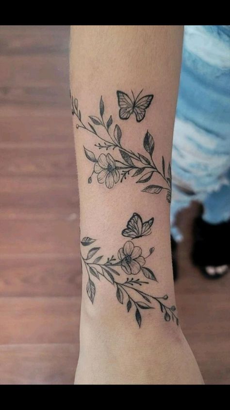 Tato Lengan Bawah, Wrap Around Wrist Tattoos, Around Arm Tattoo, Wrap Around Tattoo, Vine Tattoo, Pola Tato, Wrap Tattoo, Tattoo Minimalist, Galaxy Tattoo