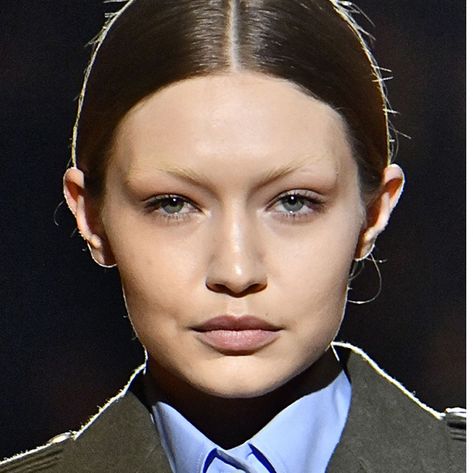 No eyebrows, no problem. Brow Blocking, Shaved Brows, No Eyebrows Makeup, Celebrities Without Eyebrows, Shaved Eyebrows, Makeup Competition, No Eyebrows, Bleached Brows, Shave Eyebrows