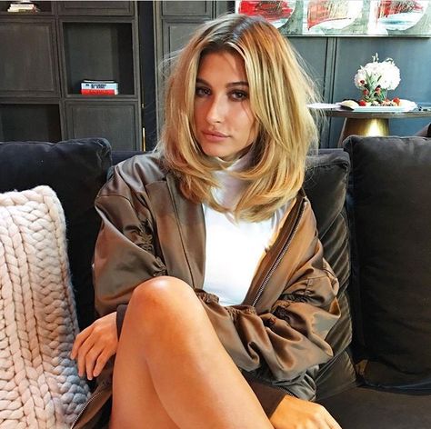 @gillianvidegar Haircut Medium Length, Shorts Hair, Ideas Haircut, Hair Colorful, Haircut Medium, Smink Inspiration, Blonde Hair Looks, Public Desire, Trendy Haircuts