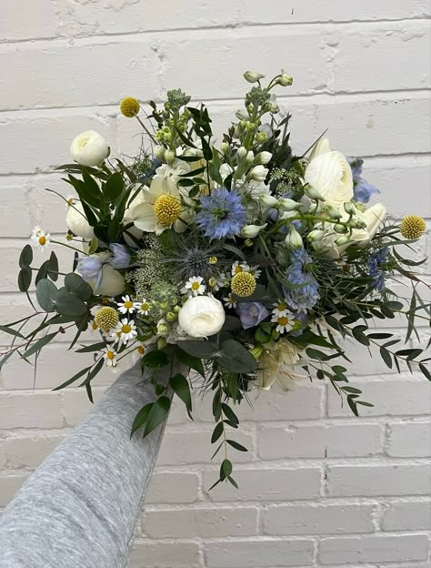 Blue And Yellow Winter Wedding, Daisy And Blue Bouquet, Navy Blue Wildflower Wedding, Wildflower Bouquet Blue, Blue And Green Flowers Wedding, Blue Green Yellow Wedding Colors, Blue White Yellow Wedding Flowers, Cornflower Wedding Bouquet, Blue And Yellow Wedding Bouquet