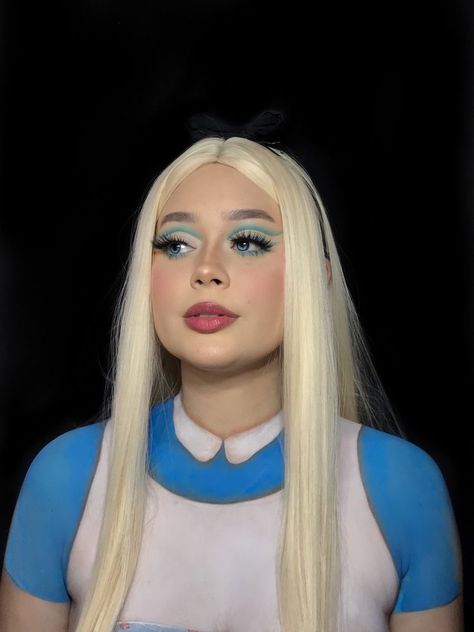 Makeup For Alice In Wonderland, Alice Makeup Halloween, Alice Makeup Ideas, Alice In Wonderland Makeup Alice, Alice In Wonderland Eye Makeup, Alice In Wonderland Makeup Ideas Simple, Alice In Wonderland Makeup Looks, Alice In Wonderland Costume Makeup, Alice In Wonderland Horror Makeup