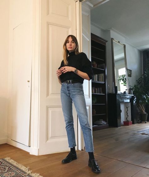 Lizzy Hadfield, Oufits Casual, Denim On Denim, Hipster Outfits, Looks Street Style, Jacket Outfit, Business Outfit, Black Turtleneck, Mode Inspo