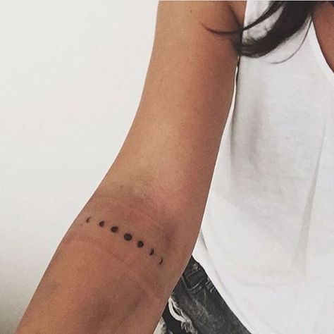 Moon Phase. Moon Phase Tattoo, Phase Tattoo, 27 Tattoo, Moon Phases Tattoo, Tattoos Geometric, Dainty Tattoos, Little Tattoos, Skin Art, Piercing Tattoo