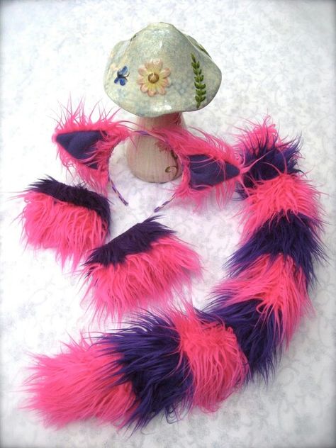 . Cat Tail Costume, Cheshire Cat Halloween, Pink Halloween Costumes, World Book Day Ideas, Cheshire Cat Costume, Halloween Dance, Painting The Roses Red, Wonderland Costumes, Cat Halloween Costume