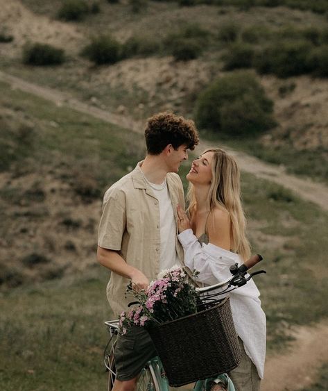 Bike Couples Photography, Bicycle Photoshoot, Love And Connection, Cute Engagement Photos, Couple Sketch, Couple Engagement Pictures, Self Photography, Cartoon Love Photo, Bike Photoshoot