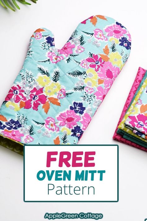 Free quilted oven mitt pattern! How to sew an oven mitt with our free oven mitt pattern without binding. This easy oven mitt pattern is a great kitchen accessory to sew now for the holidays, and any time of teh year. The free oven mitt pattern comes in an adult oven mitt pattern size, and a kids oven mitt pattern size. See how to make a oven mitt now and make a cute diy oven mitt for your kitchen! Also click through to the site for tons of free sewing for home tutorials! Oven Mitt Pattern, Kids Oven, Diy Oven, Sewing To Sell, Sewing Projects Free, Potholder Patterns, Easy Oven, Quilting Rulers, Oven Glove