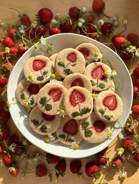 strawberry pressed chamomile cookies — Loria Stern Pretty Picnic Food, Cute Baked Treats, Baked Sweets Aesthetic, Cute Aesthetic Recipes, Pretty Cookies Recipe, Homemade Sweets Aesthetic, Homemade Christmas Sweets, Love Spell Cookies, Fancy Baking Ideas