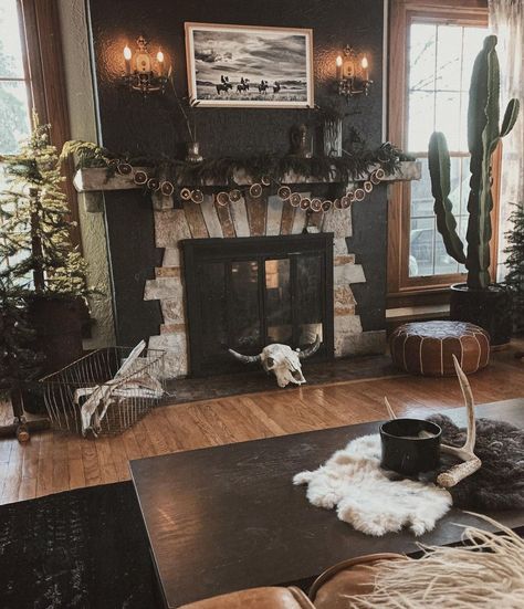 Pinterest Predicts: Western Gothic Interior Design to Dominate 2024 Western Witchy Decor, Western Grunge Decor, Western Style Living Room Ideas, Loft Living Room Ideas Open Floor, Gothic Western Decor, Western Christmas Ideas, Western Fireplace Decor, Moody Western Bedroom, Western Gothic Living Room