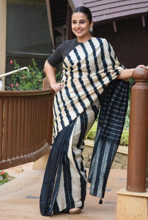 Vidya Balan in a striped saree for jalsa promotions Zero Neck Saree Blouse, Vidya Balan Saree Blouse, Vidya Balan Saree, Striped Saree, Draping Saree, Beige Saree, Saree Looks, Fashionable Saree, Saree Blouse Styles