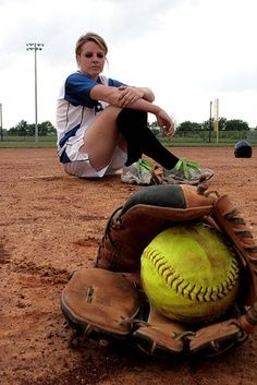 Softball senior pictures Softball Pictures Poses, Softball Picture, Softball Photography, Softball Photos, Softball Senior Pictures, Ball Photography, Baseball Photography, Sport Portraits, Softball Pictures