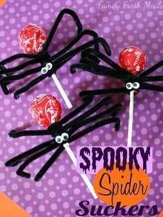 Spooky Halloween Spider Craft! Turn a plan old sucker into a Spooky Spider :) Halloween Spider Craft, Spider Treats, School Halloween Party, Halloween Fest, Spider Crafts, Hallowen Ideas, Kid Friendly Halloween, Fröhliches Halloween, Halloween Disney