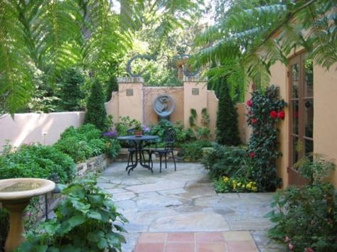 46 Inspiring small veranda decorating ideas Tropical Backyard Landscaping, Courtyard Landscaping, Small Courtyard Gardens, Tropical Backyard, Front Courtyard, Courtyard Design, Desain Lanskap, Small Courtyards, Small Backyard Patio