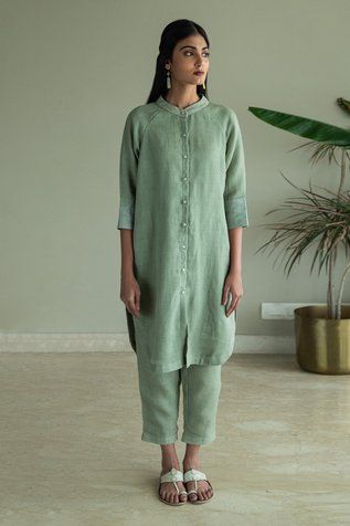 Shop for Shorshe Clothing Green Handwoven Linen With Zari Border Mandarin Collar Shirt Kurta And Pant Set for Women Online at Aza Fashions Shorshe Clothing, Mandarin Collar Shirt, Kurta Patterns, Latest Dress Design, Kurta Style, Casual Indian Fashion, Long Kurti Designs, Chinese Collar, A Line Kurta