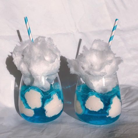 Cloud Drink, Baby Tea, Jelly Desserts, Baby Shower Theme Decorations, Food Fantasy, Blue Food, Snack Attack, Pretty Drinks, Party Buffet