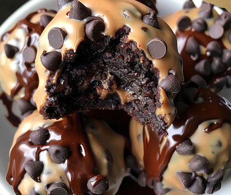 Chocolate Chip Cookie Dough Brownie Bombs Nestle Cookie Dough Ideas, Brownie Batter Cookie Dough, Thick Chocolate Chip Cookie Recipe, Brownie Bomb, Cookie Dough Cake Pops, Recipe Desert, Chocolate Chip Cookie Dough Brownies, Chocolate Chip Cookie Dough Truffles, Brownie Balls