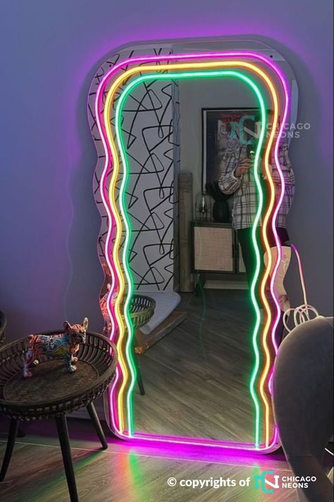 Wavy Neon Mirror, Neon Decor Bedroom, Neon Decorations Room, Selfie Mirror Decor, Neon Apartment, Neon Furniture, Mirror Neon Sign, Neon Mirror, Funky Mirrors