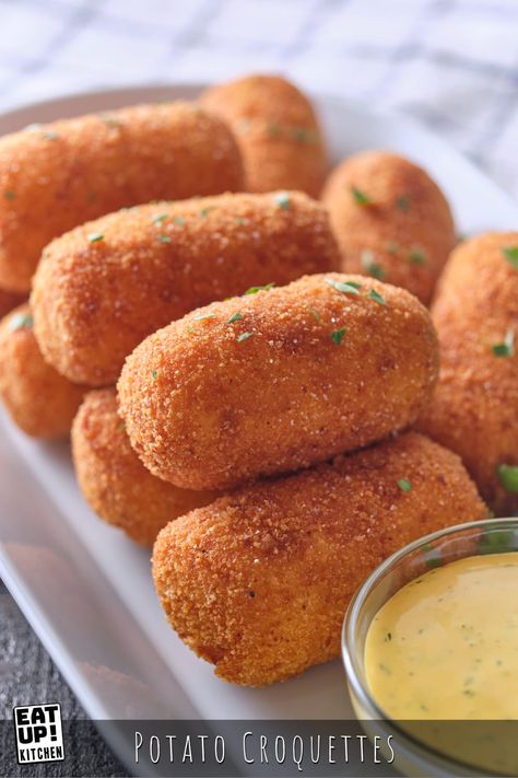 Deep Fried Mashed Potatoes, Potato Croquette Recipe, Fried Mashed Potatoes, Croquettes Recipe, Pudding Chia, Kreative Snacks, Potato Croquettes, Potato Recipes Side Dishes, Potato Side Dishes