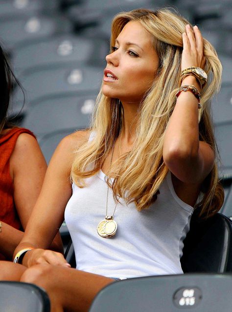 Sylvie-Van-der-Vaart-Rolex Hot Fan, Soccer Girl, Gold Watch, Rolex, Women Wear, Blonde, Actresses, Models, Celebrities