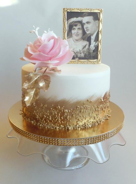 Golden Anniversary Cake, Golden Wedding Cake, Golden Wedding Anniversary Cake, White And Gold Wedding Cake, 50th Year Wedding Anniversary, 50th Wedding Anniversary Decorations, Anniversary Cake Designs, 50th Wedding Anniversary Cakes, 50th Anniversary Cakes